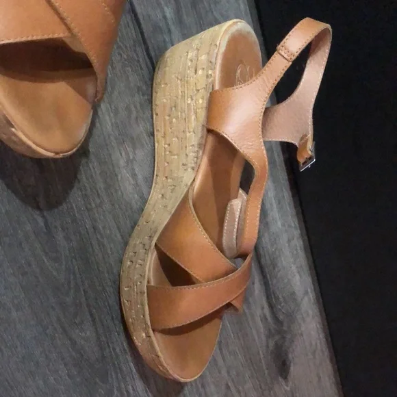 Clanto Italian Sandals - Picture 5 of 15